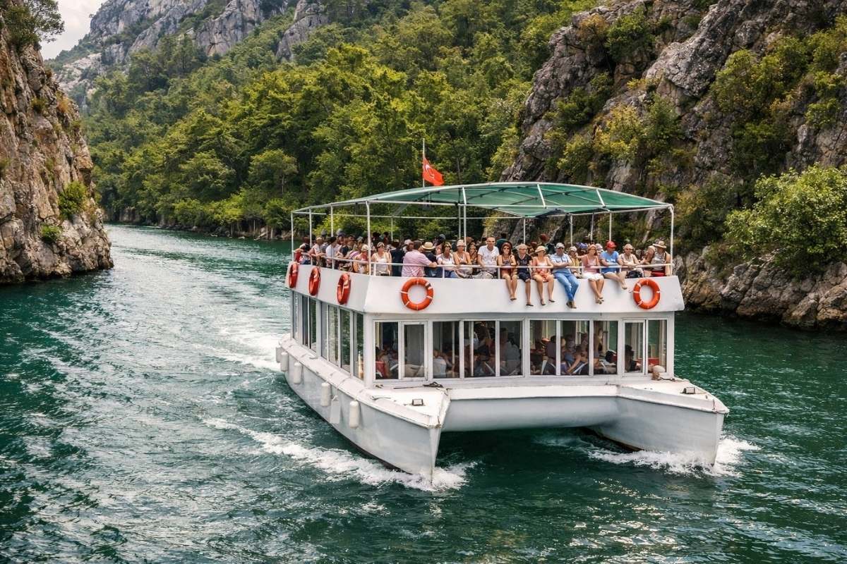 Green Canyon Boat Tour